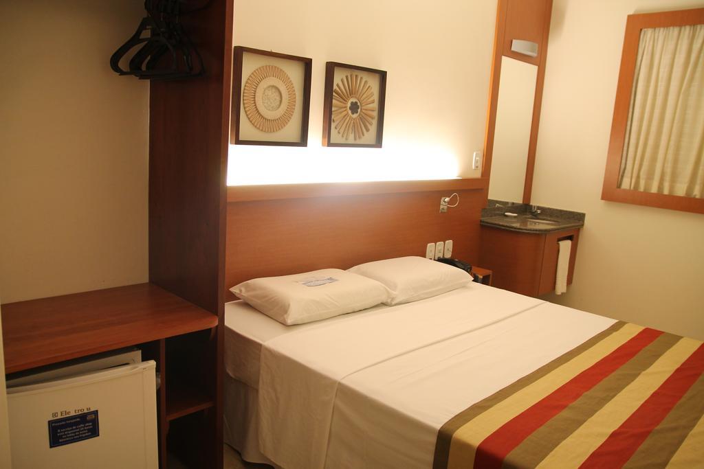 Orion Hotel Itumbiara Kültér fotó