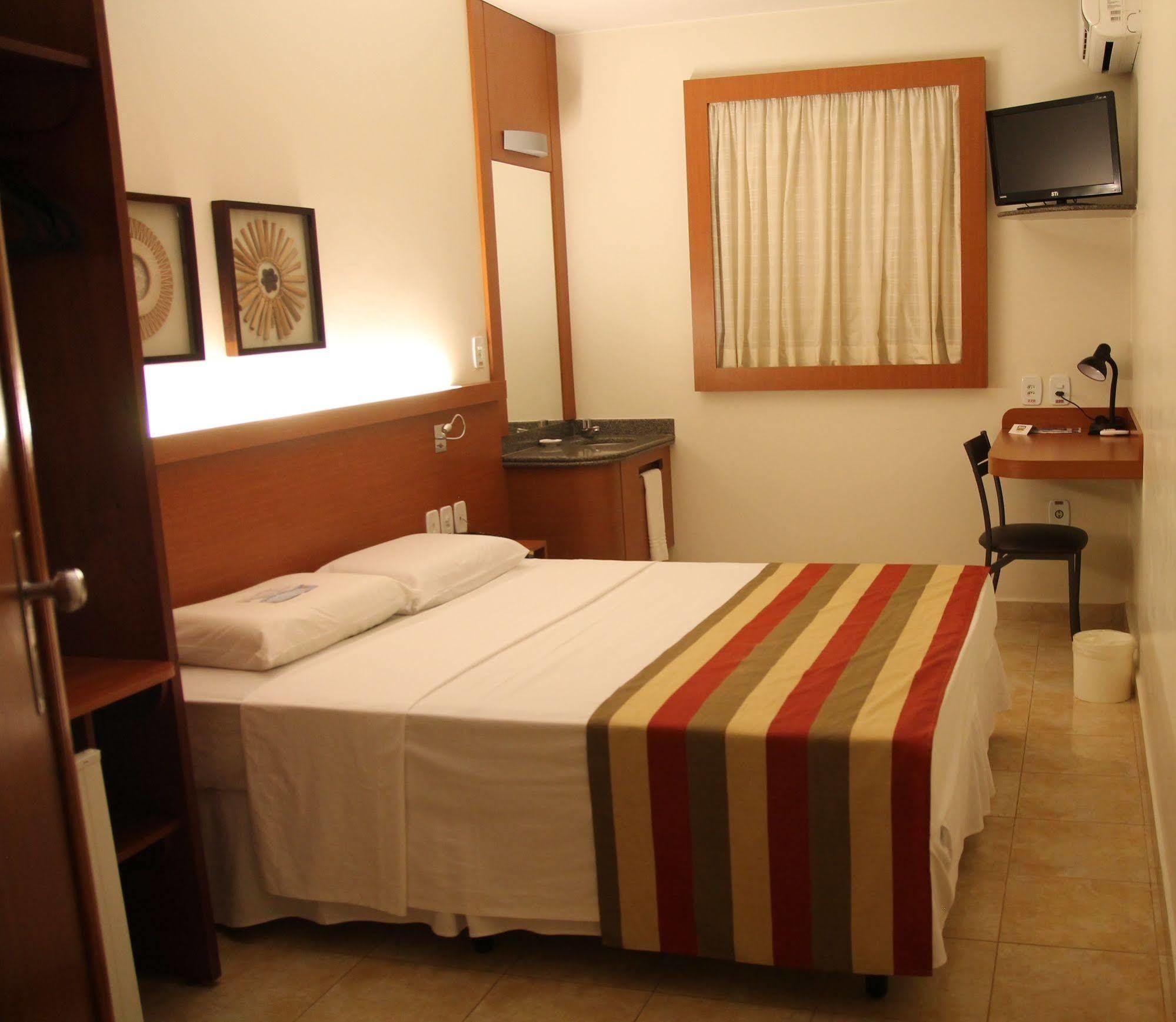 Orion Hotel Itumbiara Kültér fotó